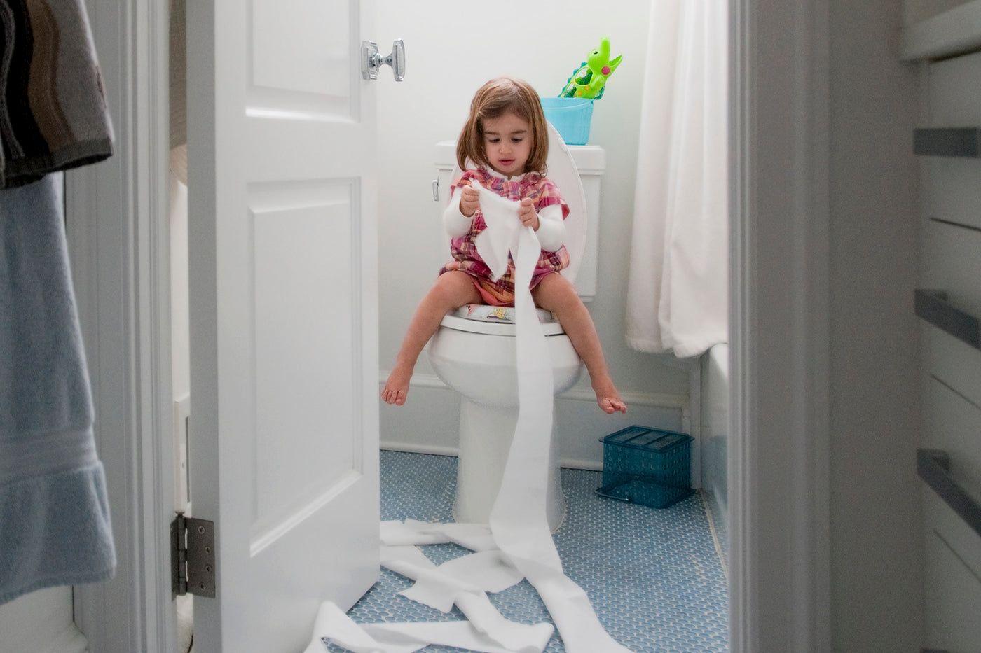 toddler-girl-potty-training-on-toilet