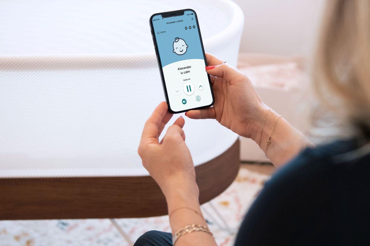 A SNOO mom uses the Happiest Baby App to customize her SNOO experience